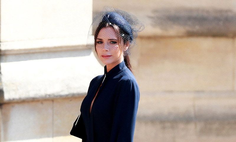 Victoria Beckham sabe cómo hacer de una sudadera su pieza más chic