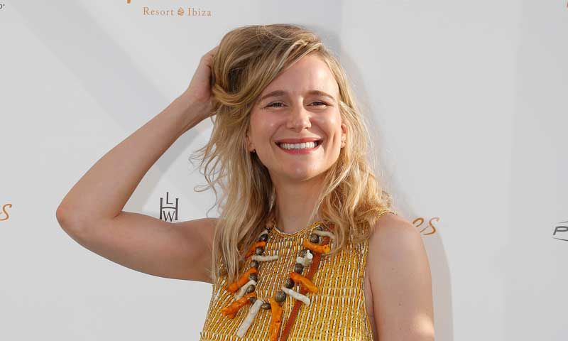El vestido de menos de 30 euros con el que María León da toda una lección de estilo