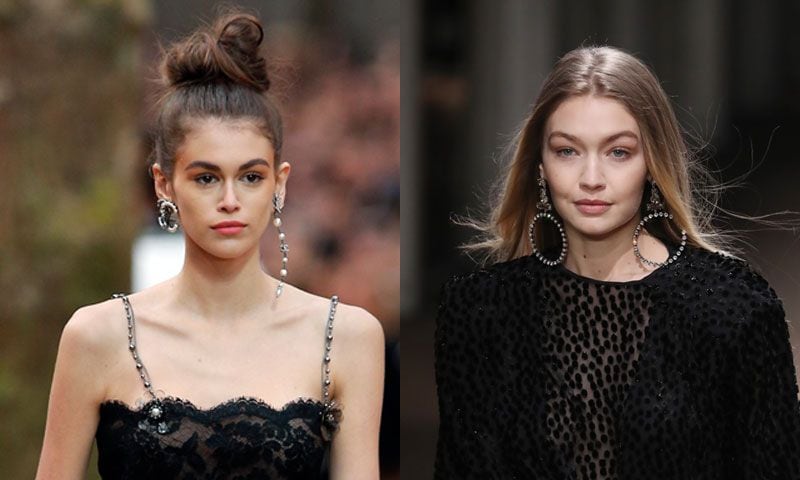 Kaia Gerber y Gigi Hadid se transforman en 'retroaliens' de Jackie Kennedy