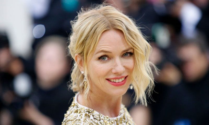 Vestir de blanco en Nueva York, por Naomi Watts