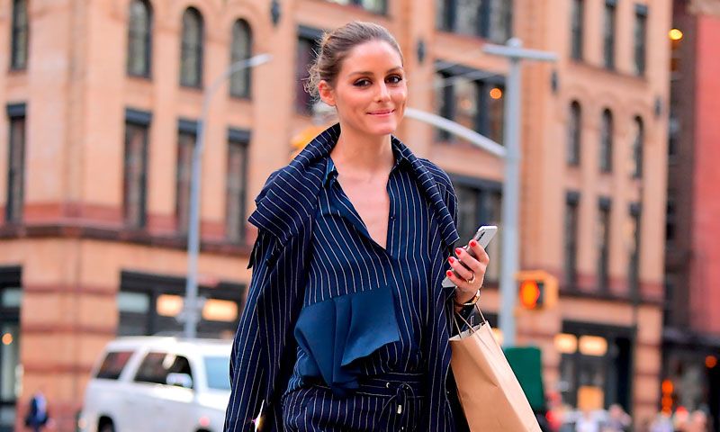 Tres años después, Olivia Palermo vuelve a salir a la calle en pijama