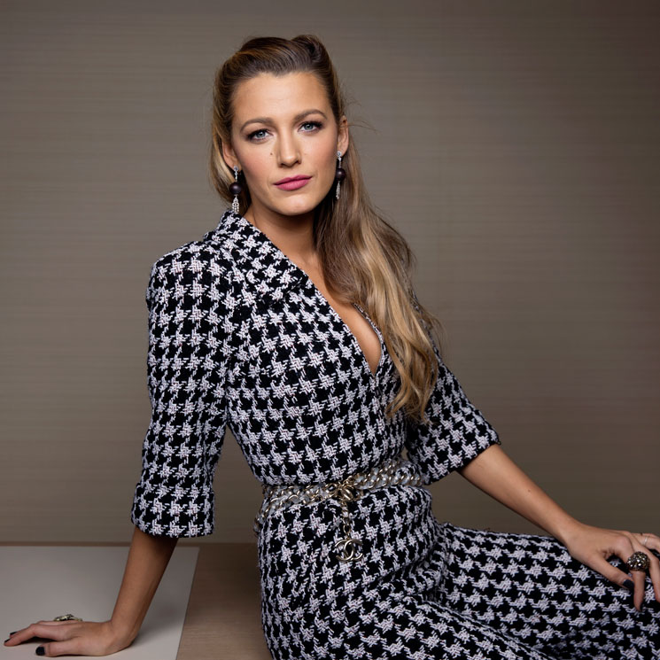 Blake Lively recopila las tendencias del otoño en sus 6 looks de traje