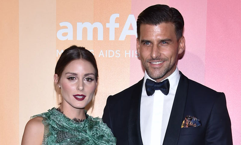 Olivia Palermo y su marido, Johannes Huebl, estilo en pareja en la gala amfAR