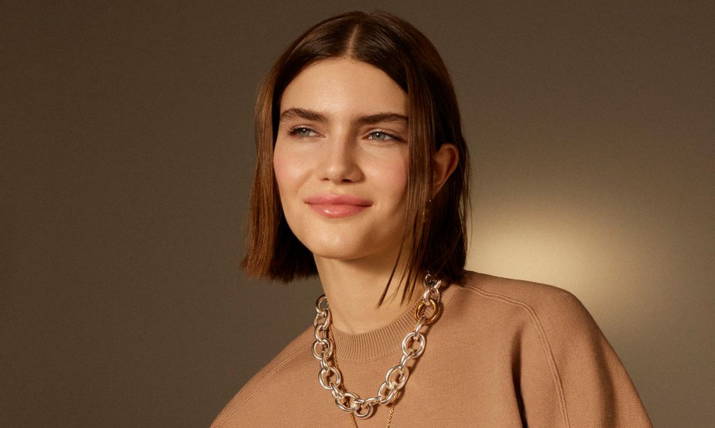 Joyas amuleto: elevan tus looks de otoño y te llenan de buena energía