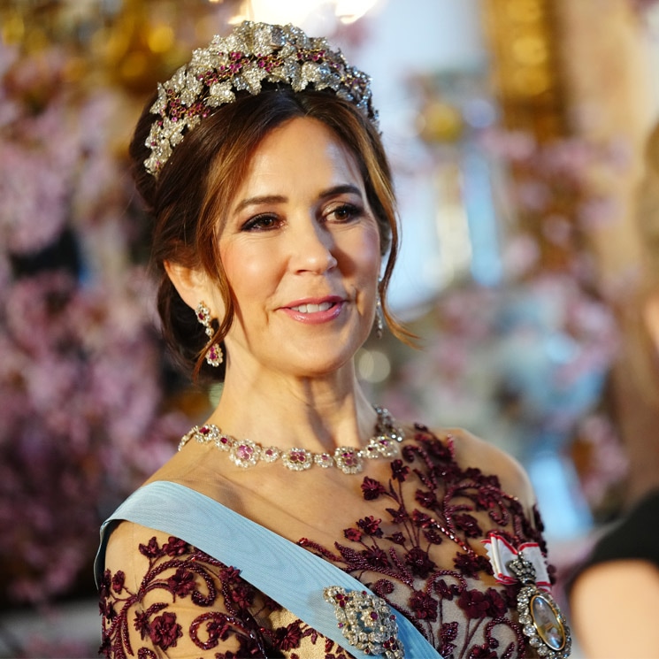 Estocolmo se viste de gala: los looks de Mary de Dinamarca y las 'royals' suecas, al detalle