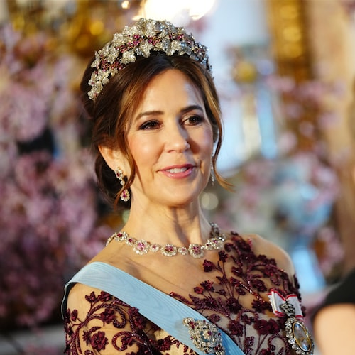 Estocolmo se viste de gala: los looks de Mary de Dinamarca y las 'royals' suecas, al detalle