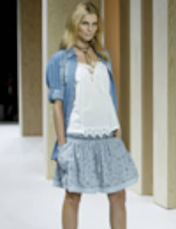 Scarlett Johansson y cotizados ‘top models’ traen a Madrid la moda para primavera-verano 2010