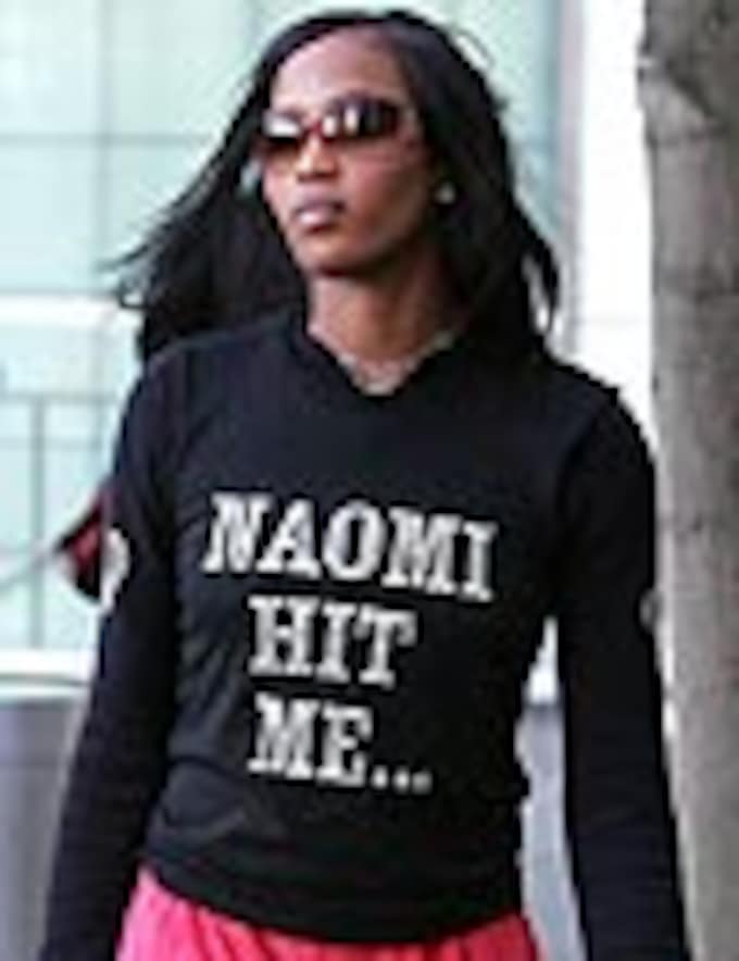 Naomi Campbell vuelve a demostrar su fuerte carácter... ¡y sin lanzar su móvil!