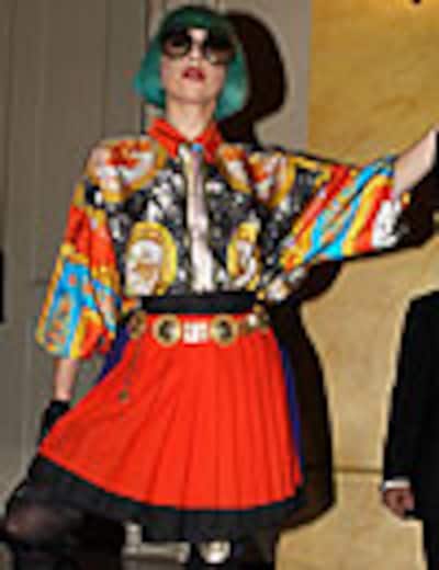 Versace, de enhorabuena: viste a Lady Gaga y diseñará para H&M