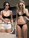 Bikinis ‘black & white’… por Cara Delevingne y Selena Gómez