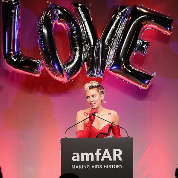 2015 amfAR Inspiration Gala New York: Solidaridad, moda y mucho amor en blanco, negro y rojo