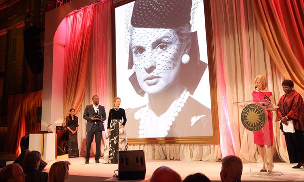 Carolina Herrera, galardonada por sus tres décadas de éxitos