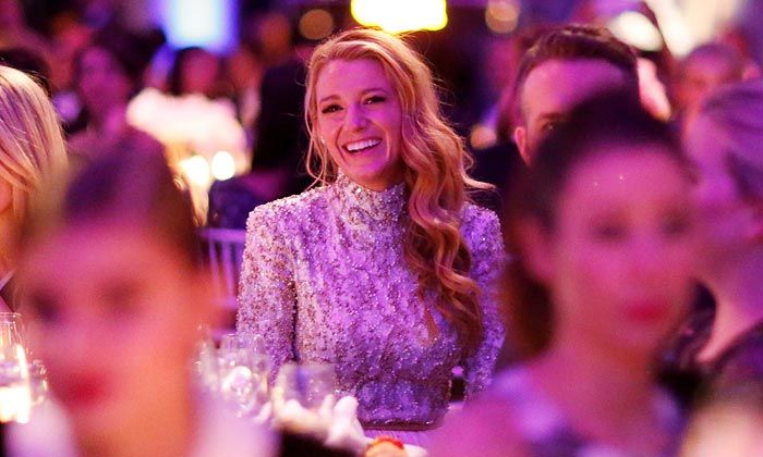 Una ‘nueva’ Blake Lively, la sensualidad de Ratajkowski… y otros detalles de la gala amfAR de NY