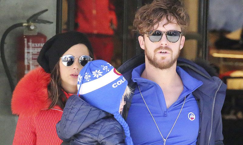 La escapada a la nieve de Macarena Gómez y Aldo Comas con su 'muñeco' rubio