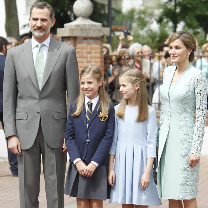 La reina Letizia, un mismo estilo en las comuniones de sus hijas