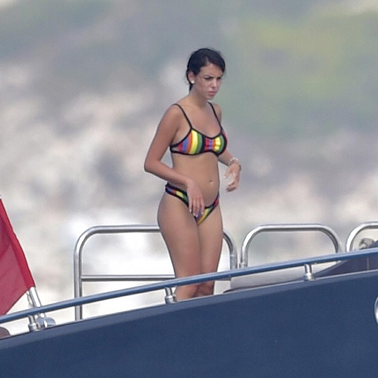 Los bikinis y 'looks' de playa de Georgina Rodríguez al estilo de las Kardashian