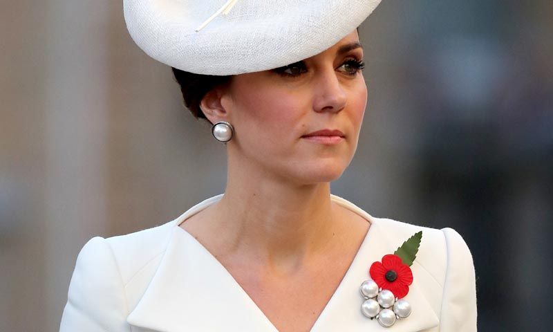 ¿Te resulta familiar su último 'look'? La Duquesa de Cambridge abre su vestidor más exclusivo