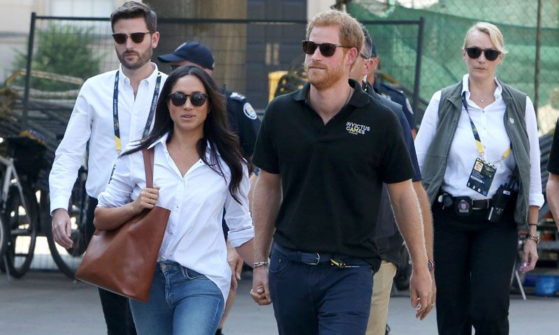 El estudiado look informal de Meghan Markle en su primera fotografía junto al príncipe Harry