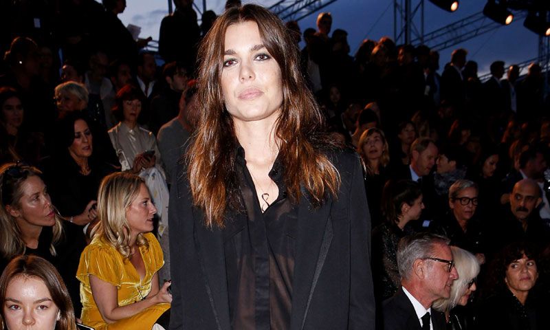 Transparencias, lencería y cuero: Carlota Casiraghi, como nunca la habíamos visto