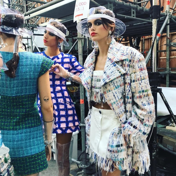 Kaia Gerber, el 'tweed', las botas de plástico... Todo sobre el desfile más revelador de Chanel