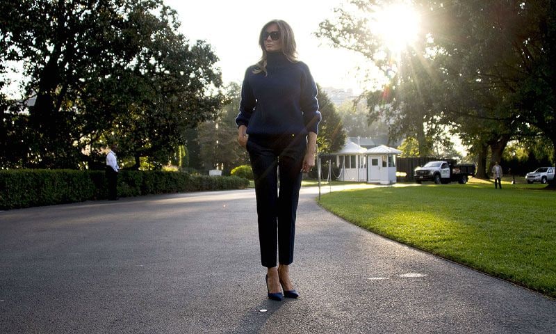 Melania Trump se quita los tacones, pero no se libra de la polémica