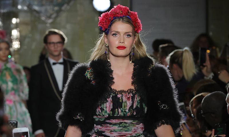 Lottie Moss y Lady Kitty Spencer, en la pasarela de los influyentes británicos de la moda