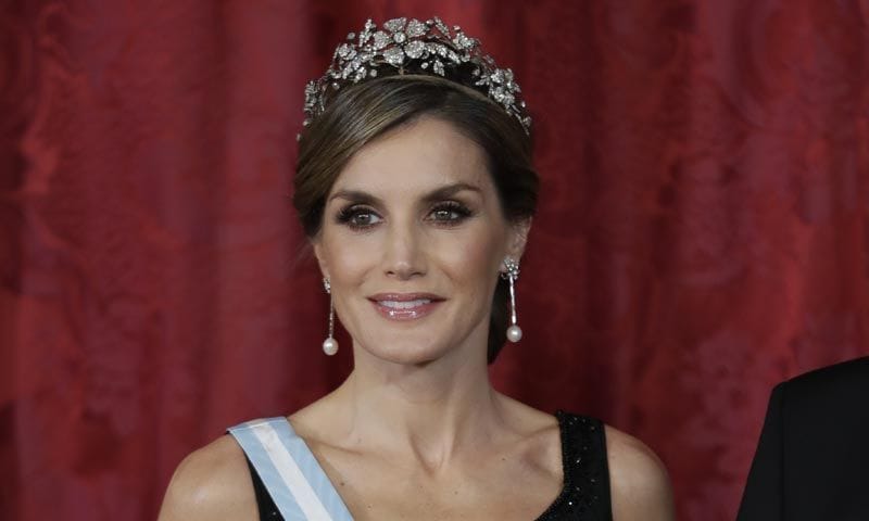 VISITA DE ESTADO DEL PRESIDENTE DE ISRAEL. 6 Y 7 DE NOVIEMBRE - Página 4 Letizia_vestido_cena_gala2t-t