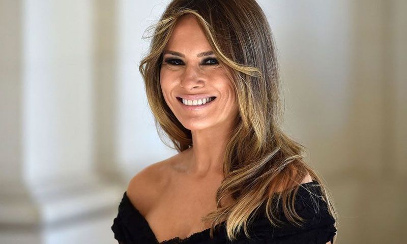 ¿Cuál dirías que ha sido el look más polémico de Melania Trump en 2017?