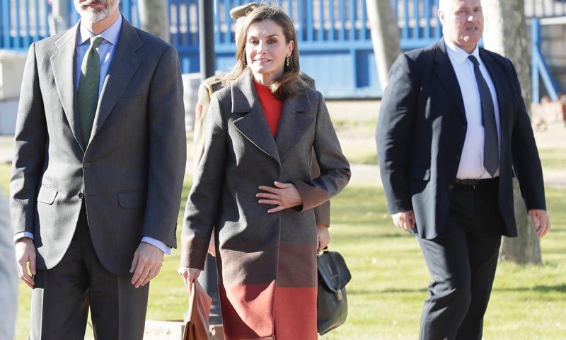 Doña Letizia: sus trucos para reciclar 'working looks' y que parezcan de estreno
