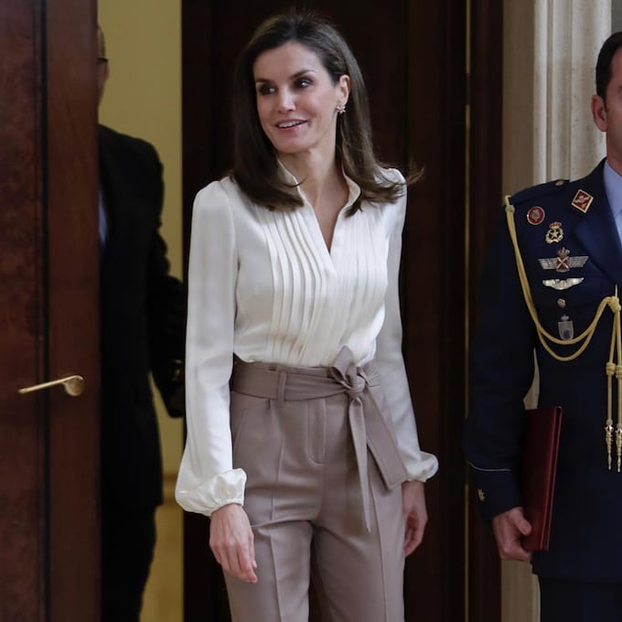 Ni 'palazzo' ni 'capri', así es el nuevo pantalón de la reina Letizia