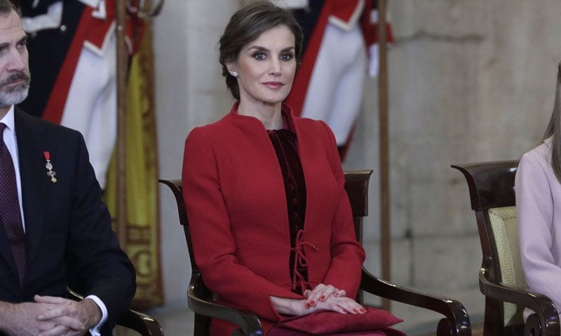 La reina Letizia recupera su Varela más internacional en la imposición del Toisón de Oro