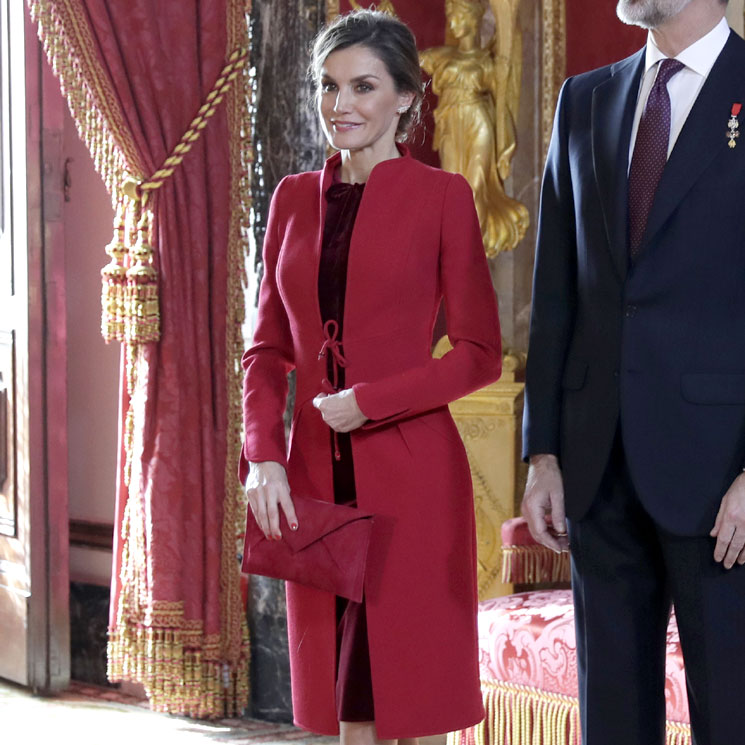 La reina Letizia recupera su Varela más internacional en la imposición del Toisón de Oro