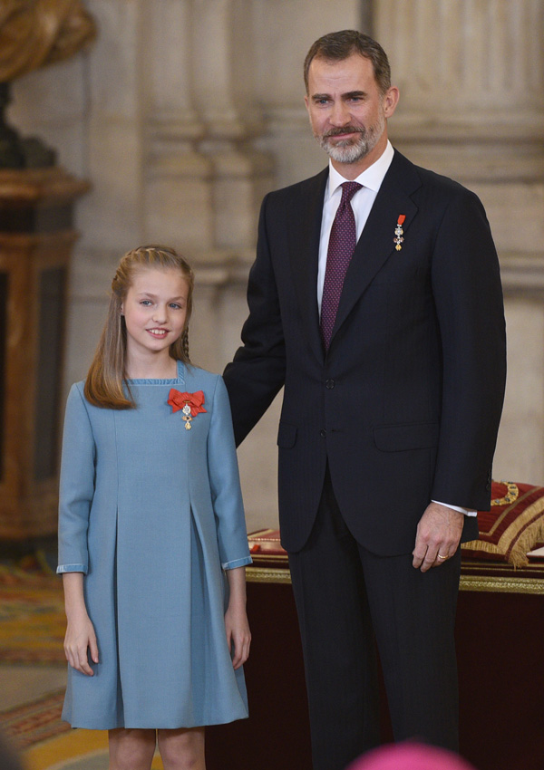 leonor-toison-vestido-azul-rey-a.jpg