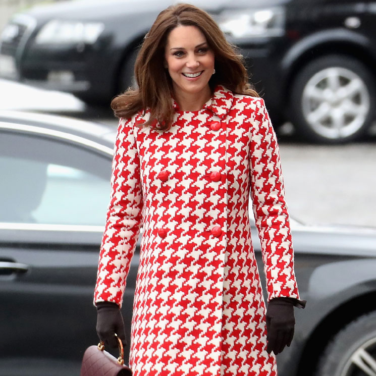 El nuevo abrigo estampado de la Duquesa de Cambridge: otro guiño a Diana de Gales