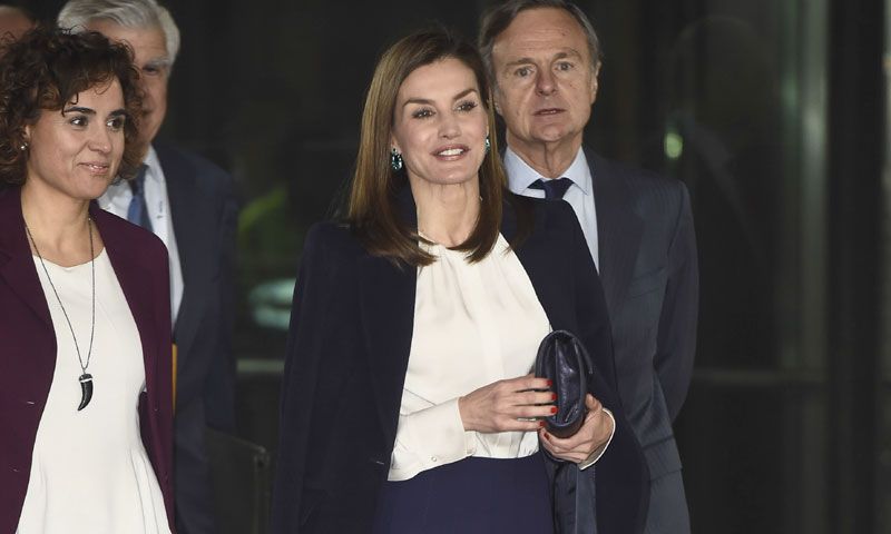 El nuevo estreno de la Reina: los pendientes que no solo llevan las 'royals'