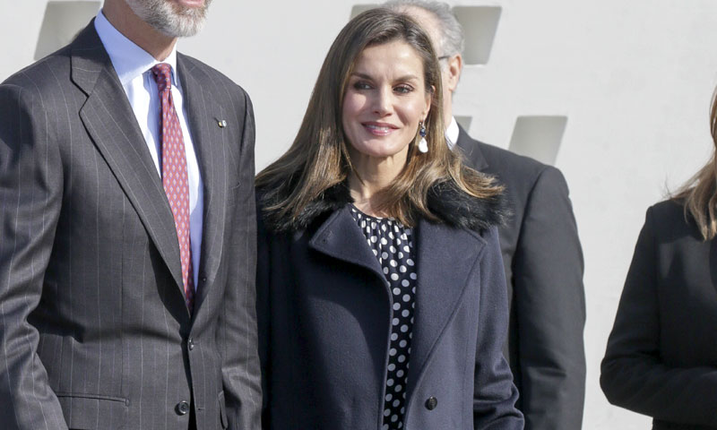 Algo nuevo y algo rebajado: la renovada imagen de doña Letizia