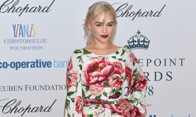 Emilia Clarke y su vestido de flores