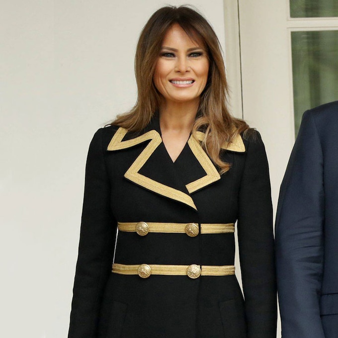El abrigo marinero con sello italiano de Melania Trump: su último éxito de ventas