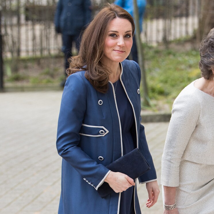¿Qué nos quiere decir la duquesa de Cambridge con su nuevo abrigo marinero?