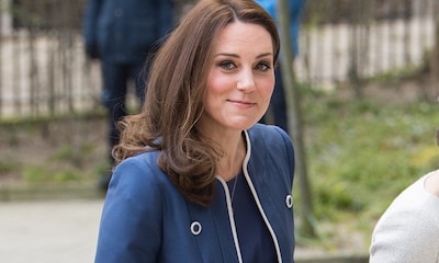 ¿Qué nos quiere decir la duquesa de Cambridge con su nuevo abrigo marinero?