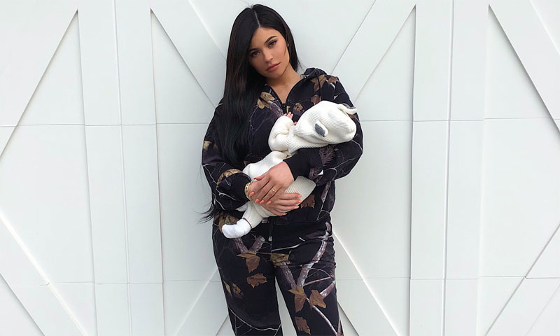 La primera foto de Kylie Jenner con su hija y su exclusivo look deportivo se hace viral
