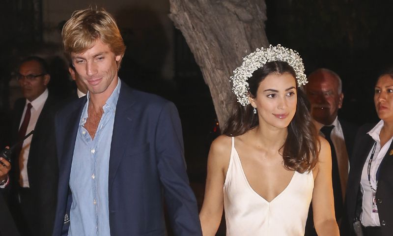 El slip dress de Alessandra de Osma en el cóctel de su boda