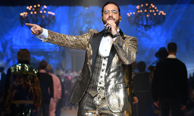 Maluma hace historia en Nueva York vestido de su firma talismán: Dolce & Gabbana