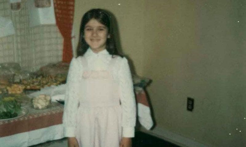 ¿Adivinas? Esta niña hoy es una diva del pop e icono de estilo a sus 50 años