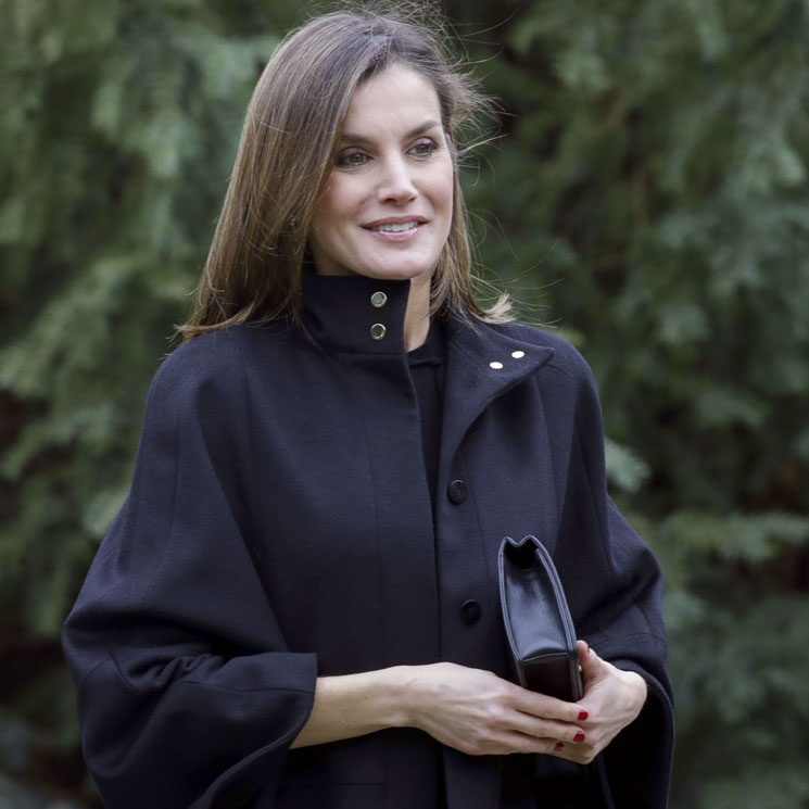 Doña Letizia encuentra en su vestidor de 2015 cómo renovar su falda de leopardo