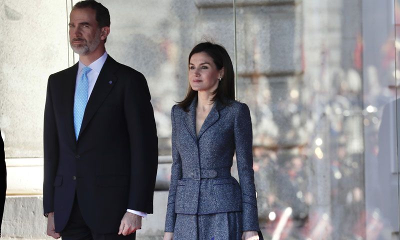 La reina Letizia recicla su Varela más patrio pero con dos novedades de estilo