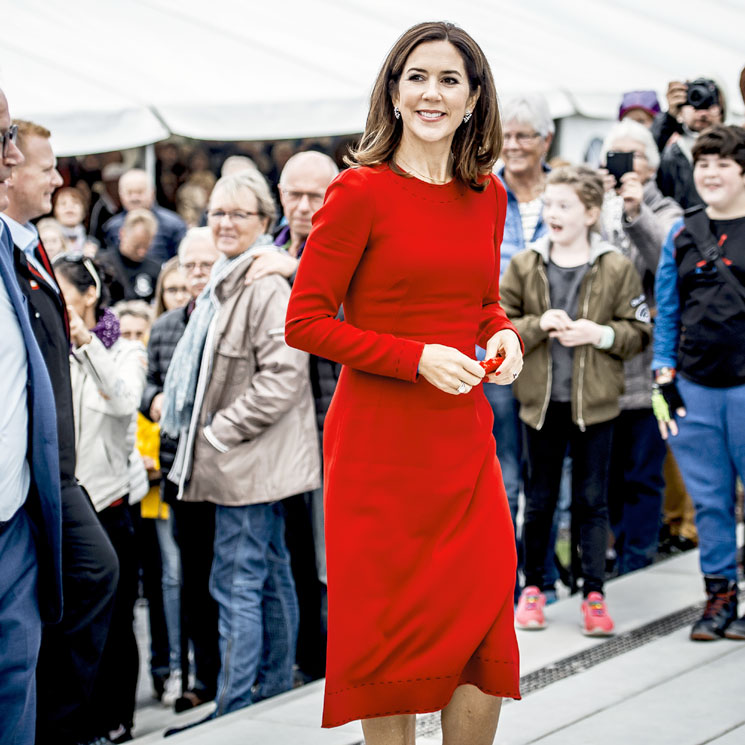 Máxima de Holanda, Mary de Dinamarca y el arte de reciclar un mismo vestido rojo