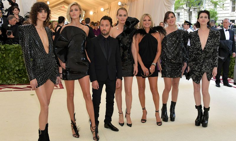 Las imágenes de Carlota Casiraghi como supermodelo y musa de Saint Laurent