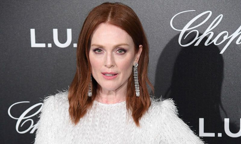 El vestido de fiesta según Julianne Moore: corto o largo pero siempre con joyas XL