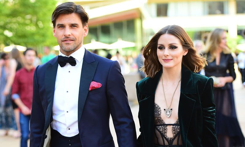 Olivia Palermo recicla su traje del año pasado, esta vez con escotazo